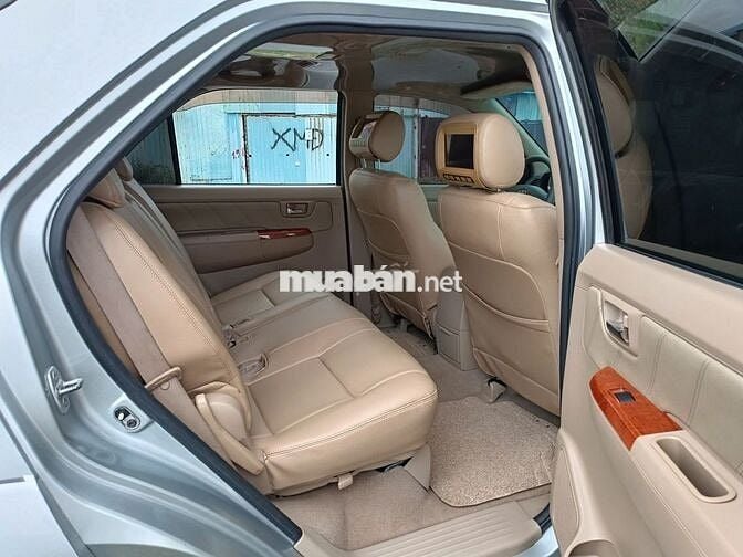 Toyota Fortuner 2012 số tự động máy xăng 2 cầu