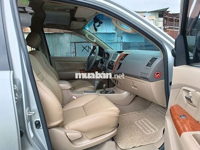 Toyota Fortuner 2012 số tự động máy xăng 2 cầu