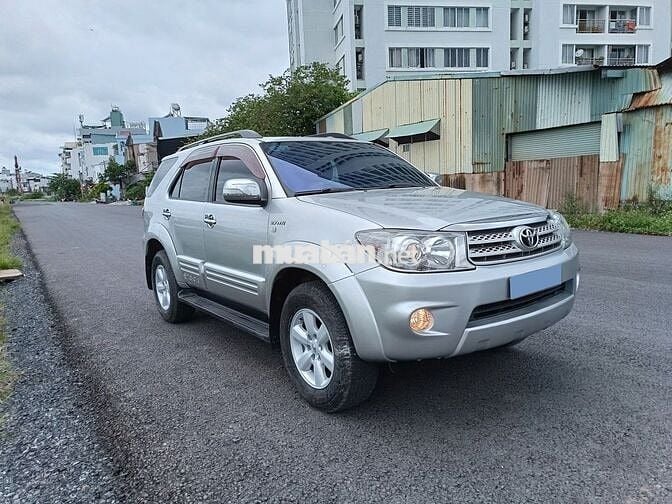 Toyota Fortuner 2012 số tự động máy xăng 2 cầu