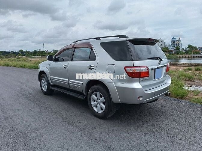Toyota Fortuner 2012 số tự động máy xăng 2 cầu