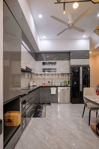 SIÊU HOT! NHÀ MỚI XÂY – SỔ RIÊNG – TRUNG TÂM TP. THỦ DẦU MỘT 