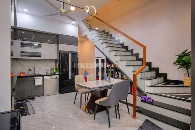 SIÊU HOT! NHÀ MỚI XÂY – SỔ RIÊNG – TRUNG TÂM TP. THỦ DẦU MỘT 