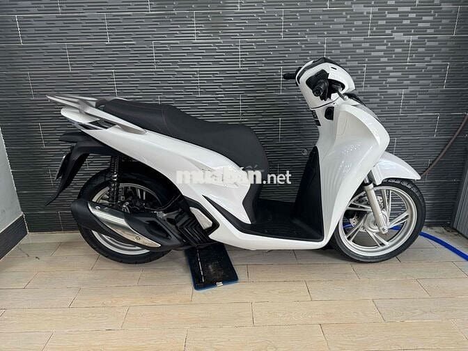 Honda SH150 abs 2025 Trắng Siêu Mới Bs Sài Gòn