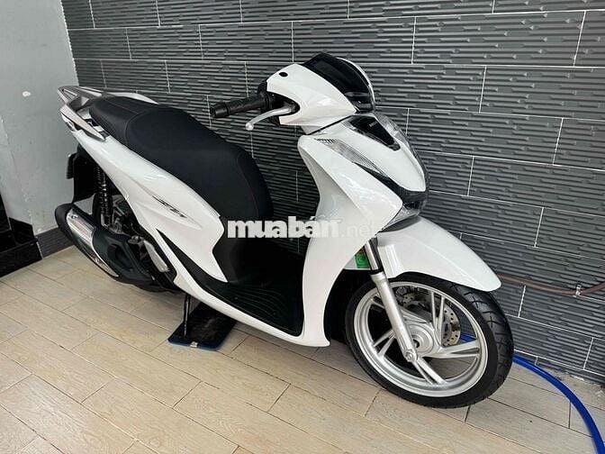 Honda SH150 abs 2025 Trắng Siêu Mới Bs Sài Gòn