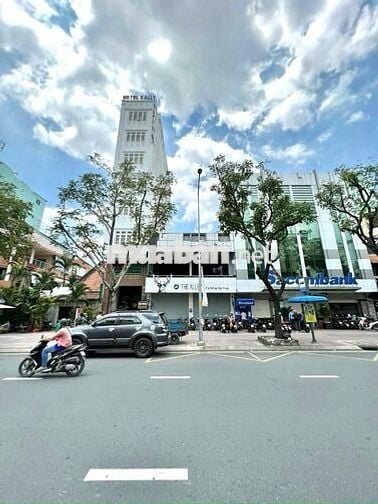 Cho thuê mặt bằng đẹp trống suốt Hoàng Diệu Q4 9x24m khu ngân hàng