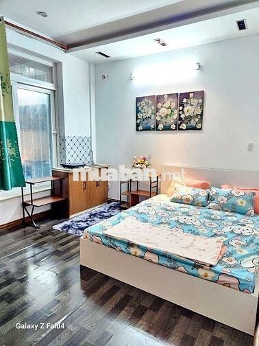 NHỜ ACE MÔI GIỚI CHẠY PHỤ E VỚI Ạ.
CHO THUÊ PHÒNG MẶT TIỀN