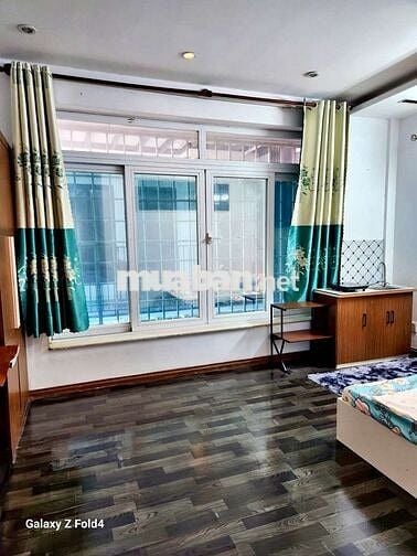 NHỜ ACE MÔI GIỚI CHẠY PHỤ E VỚI Ạ.
CHO THUÊ PHÒNG MẶT TIỀN