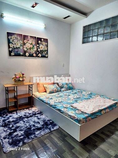 NHỜ ACE MÔI GIỚI CHẠY PHỤ E VỚI Ạ.
CHO THUÊ PHÒNG MẶT TIỀN