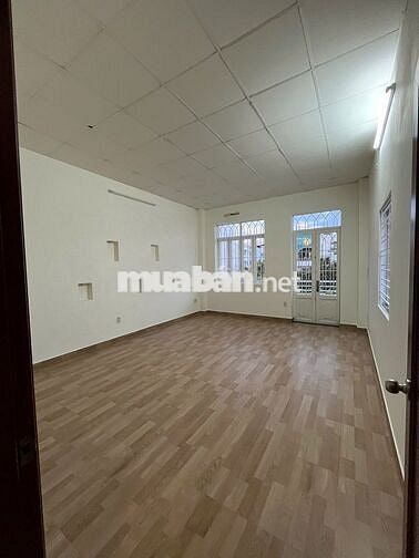 Cho thuê MTKD cực sầm uất ngay khu họ LÊ 4,5x20m nhà 3 tầng giá chỉ 21