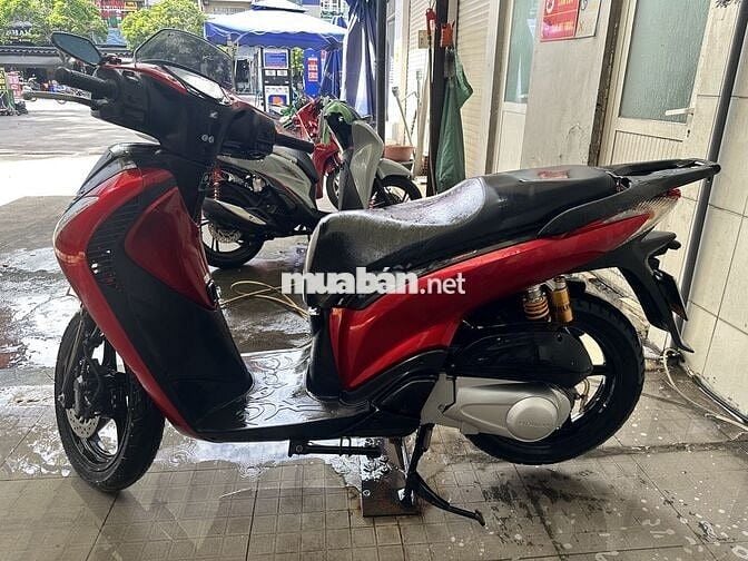 Xe máy Honda SH Ý màu đỏ