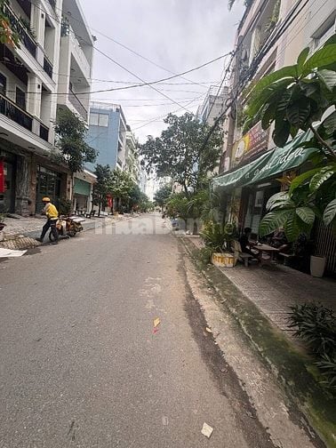 BÁN NHÀ SHR NGAY CHỢ TKTQ, SỔ VUÔNG VỨC 0 LỘ GIỚI, Ô TÔ NGỦ TRONG NHÀ