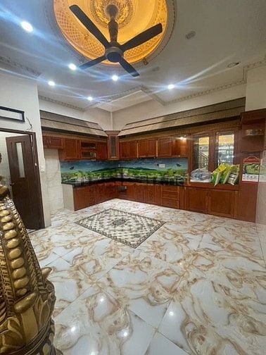 BÁN NHÀ SHR NGAY CHỢ TKTQ, SỔ VUÔNG VỨC 0 LỘ GIỚI, Ô TÔ NGỦ TRONG NHÀ