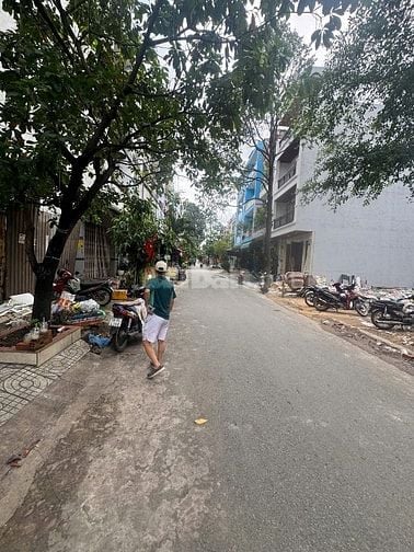 BÁN NHÀ SHR NGAY CHỢ TKTQ, SỔ VUÔNG VỨC 0 LỘ GIỚI, Ô TÔ NGỦ TRONG NHÀ