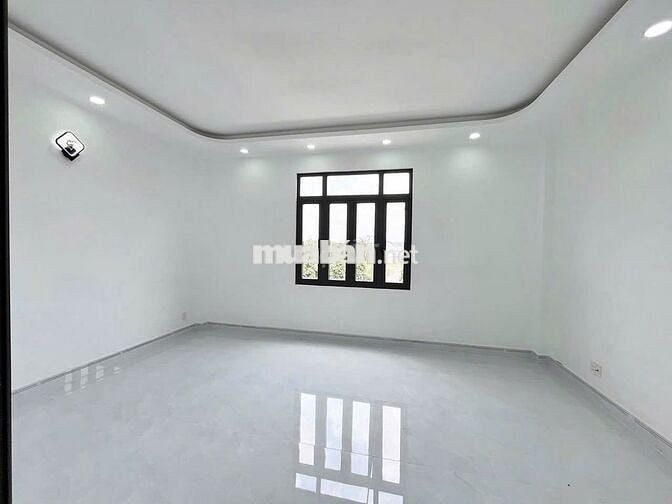 THANH LÝ PHÁT MÃI CĂN 1 LẦU , SHR , NGAY TRUNG TÂM CHỢ BÌNH CHÁNH .