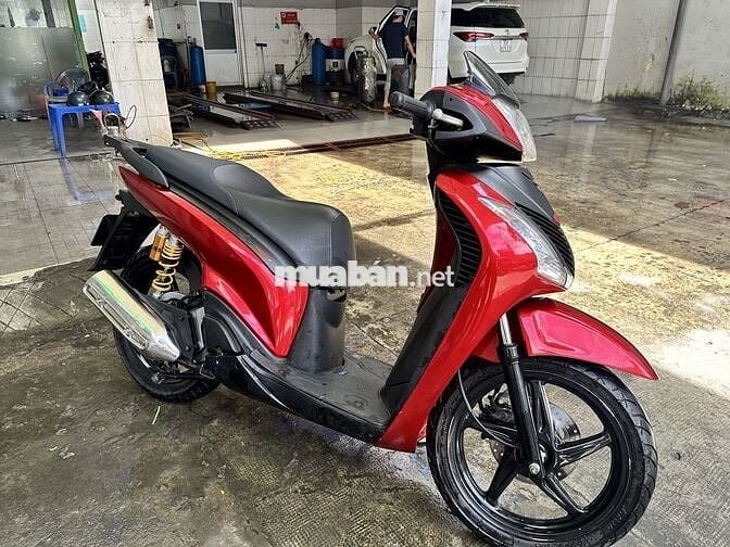 Xe máy Honda SH Ý màu đỏ