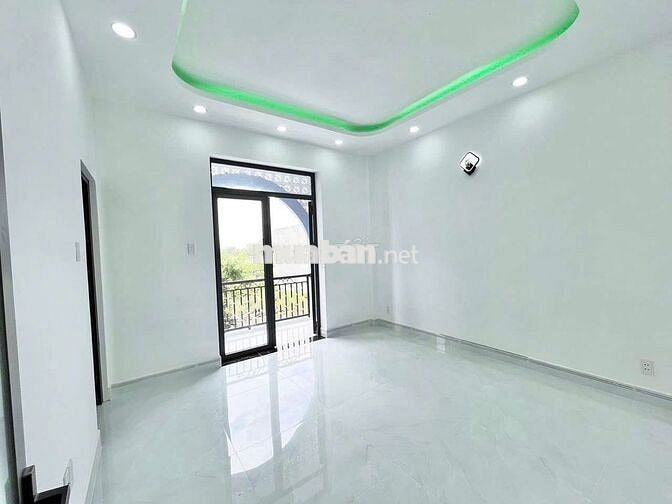 THANH LÝ PHÁT MÃI CĂN 1 LẦU , SHR , NGAY TRUNG TÂM CHỢ BÌNH CHÁNH .