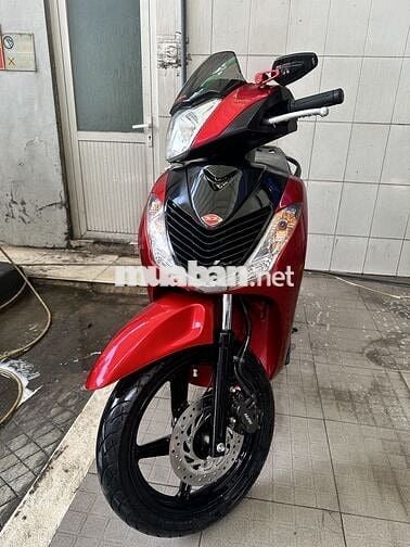 Xe máy Honda SH Ý màu đỏ