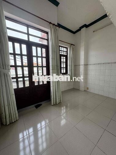 cho thuê nhà 2 mặt tiền gần Chợ Hiệp Thành, trường Trung cấp Kinh tế