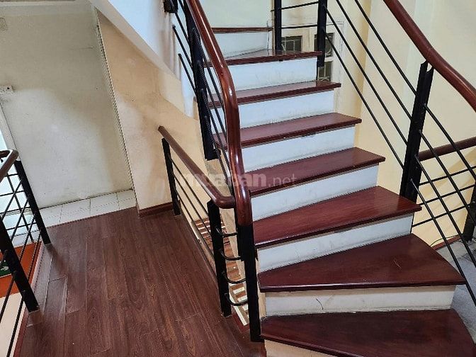 Bán gấp nhà ngõ 105 phố Bạch Mai, cách phố 50m, diện tích 48m2, 4,5T