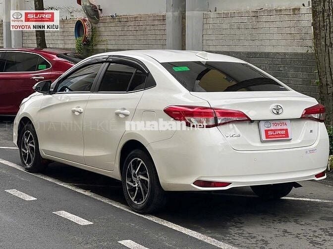Toyota Vios 1.5E MT 2023 màu trắng số sàn