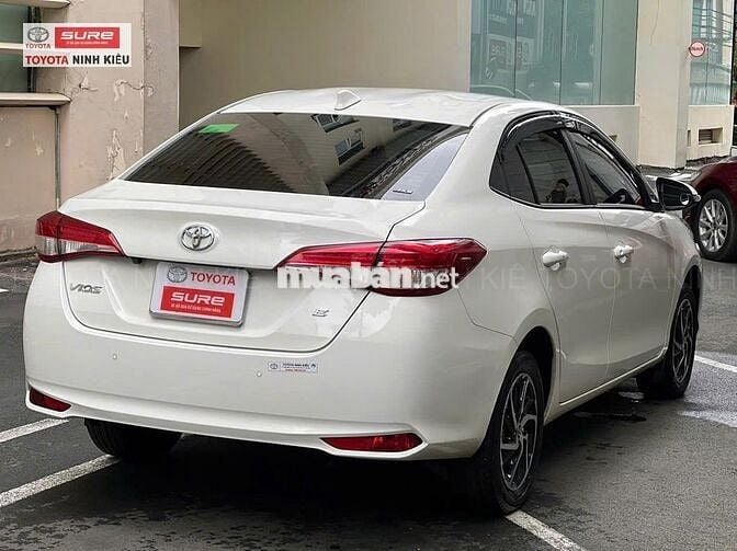 Toyota Vios 1.5E MT 2023 màu trắng số sàn