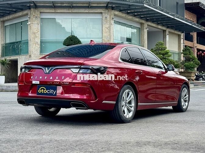 VinFast Lux A Plus 2022 - Màu đỏ - 2vkm