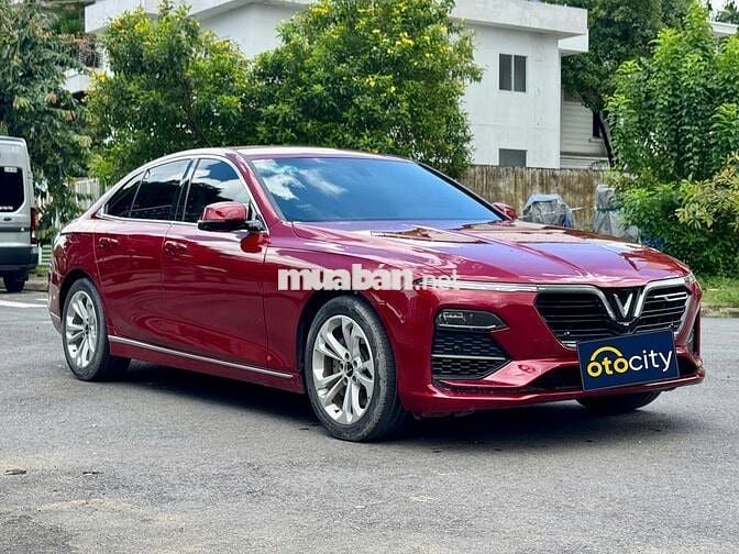VinFast Lux A Plus 2022 - Màu đỏ - 2vkm