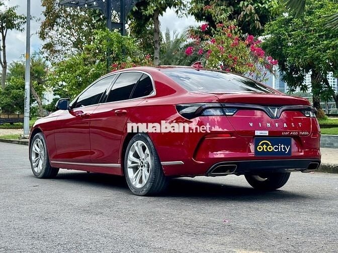 VinFast Lux A Plus 2022 - Màu đỏ - 2vkm