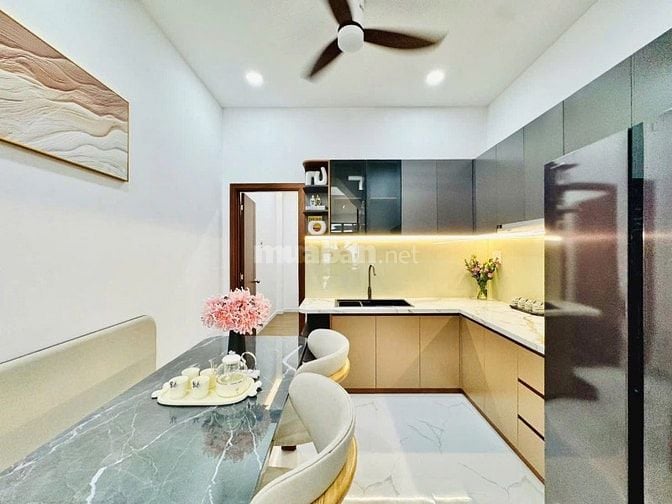 Bán nhà riêng 2tỷ350triệu 43m2 Phạm Văn Đồng P.11 Bình Thạnh 