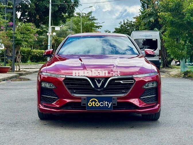 VinFast Lux A Plus 2022 - Màu đỏ - 2vkm