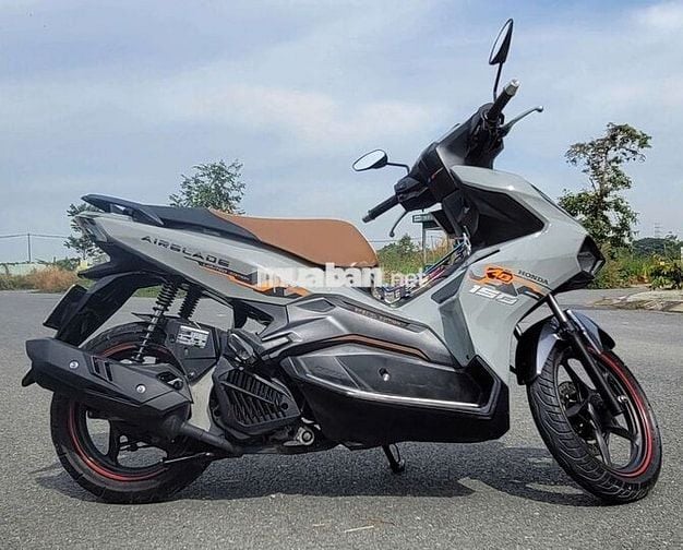 AB 150, ABS, bản đặc biệt