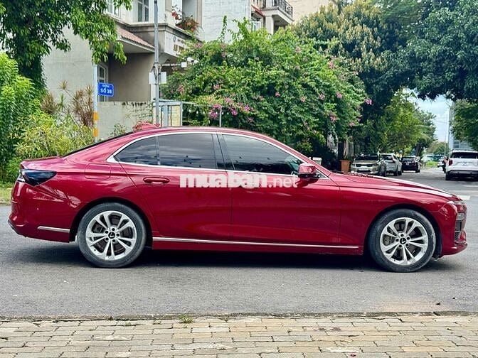 VinFast Lux A Plus 2022 - Màu đỏ - 2vkm