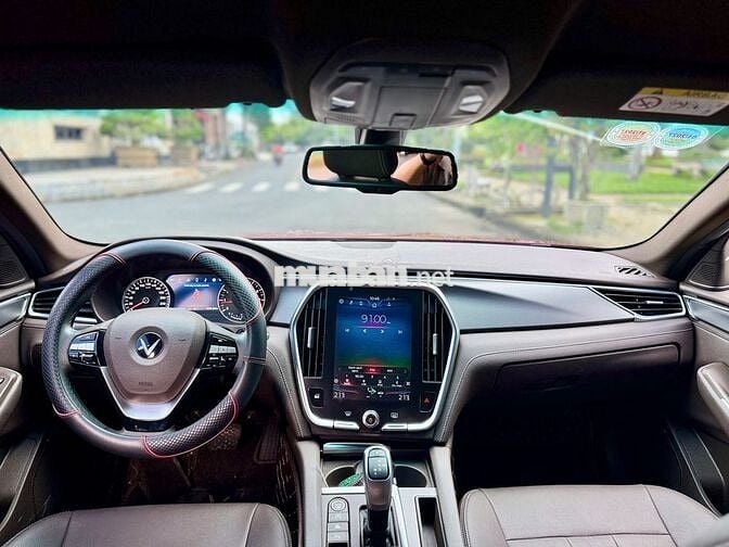 VinFast Lux A Plus 2022 - Màu đỏ - 2vkm