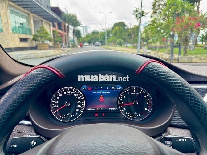 VinFast Lux A Plus 2022 - Màu đỏ - 2vkm