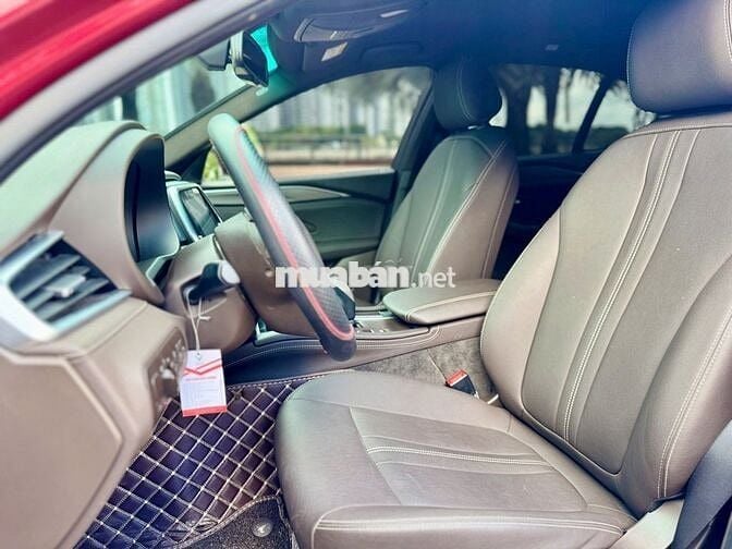 VinFast Lux A Plus 2022 - Màu đỏ - 2vkm