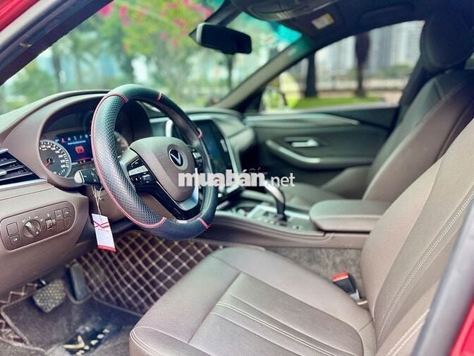 VinFast Lux A Plus 2022 - Màu đỏ - 2vkm