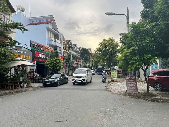 Cần bán nhà khu Nam Long mặt tiền đường D3 cách Đỗ Xuân Hợp 50m