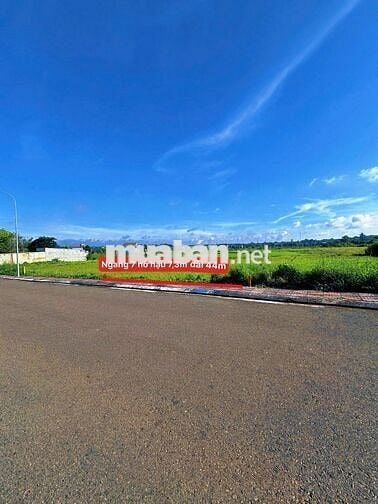 BÁN GẤP NỀN BIỆT THỰ 293M2 GIỮA 2 KCN LỚN, ĐỐI DIỆN CHUNG CƯ 9 TẦNG