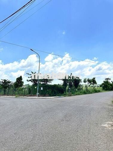 CHỦ KẸT TIỀN BÁN GẤP LÔ ĐẤT DIỆN TÍCH RỘNG NGAY ĐƯỜNG 28 HÒA LONG