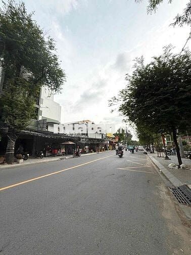 Nhà HXT Đồng Nai, Quận 10 (ngang 8m, CHO LÀM CHDV, 5 lầu 10WC)