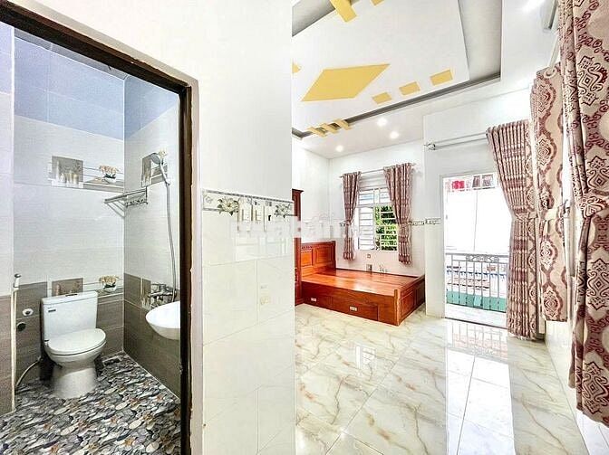 Ban công, cửa sổ trời thoáng mát tại Nguyễn Thái Sơn-gần CV Gia Định