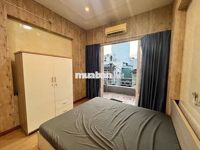 Phòng ban công rộng 30m2 đầy đủ nội thất ở Nguyên Hồng, Bình Thạnh