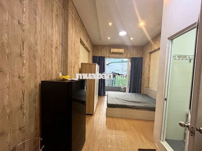 Phòng ban công rộng 30m2 đầy đủ nội thất ở Nguyên Hồng, Bình Thạnh