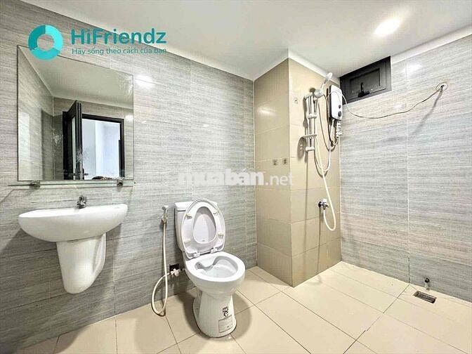 Cho thuê phòng sẵn kệ bếp máy lanhn cửa sổ trời qua Q5 2p đi xe