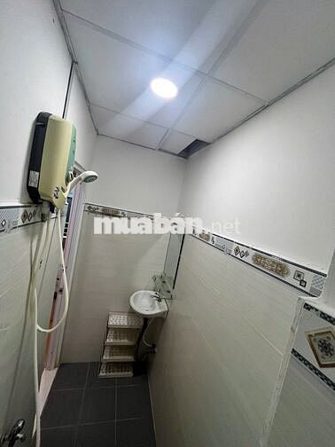 Phòng ban công rộng 30m2 đầy đủ nội thất ở Nguyên Hồng, Bình Thạnh