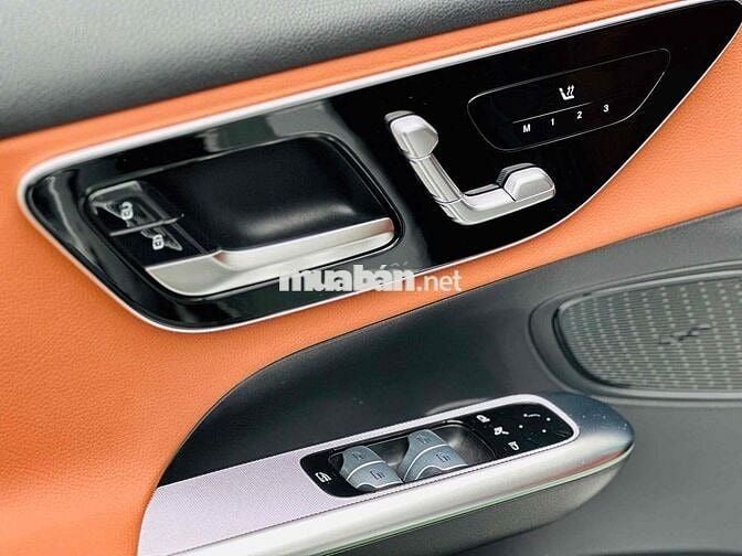 MERCEDES-BENZ GLC 200 4MATIC Mẫu mới 2023