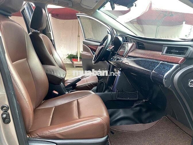 Toyota Innova số sàn 2.0E màu đồng gia đình 1chủ