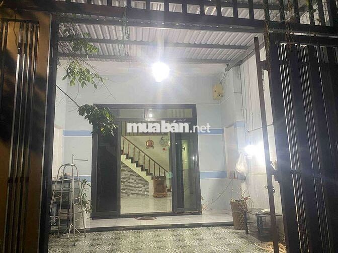 Cho thuê nhà 100m2 sân đậu oto. Chỉ 8tr tháng 3pn 2wc