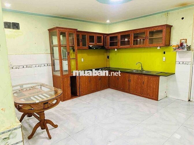 Cho thuê nhà 100m2 sân đậu oto. Chỉ 8tr tháng 3pn 2wc