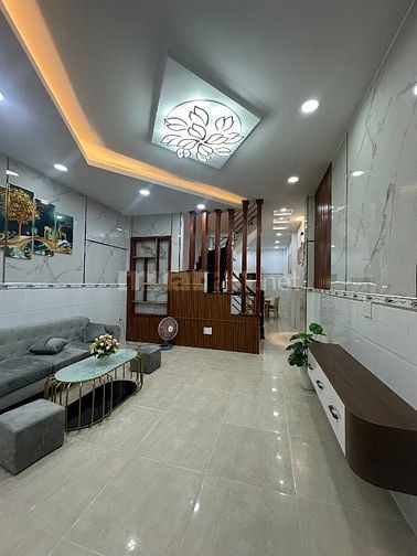 Nhà chính chủ.. Nhà 3 Tầng, HXH 4x16m, 4 Pn, Giá 4,84 Tỷ.